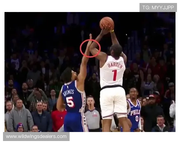 船记：明天裁判报告将揭示哈登明显犯规未被吹的争议真相